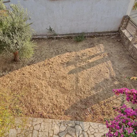 στούντιο σε πέτρινο σπίτι, κοντά σε παραλία *