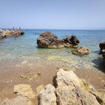 στούντιο σε πέτρινο σπίτι, κοντά σε παραλία