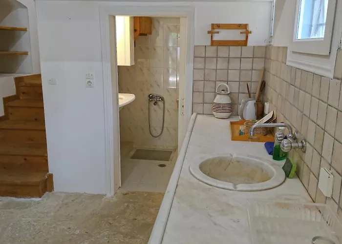 στούντιο σε πέτρινο σπίτι, κοντά σε παραλία *