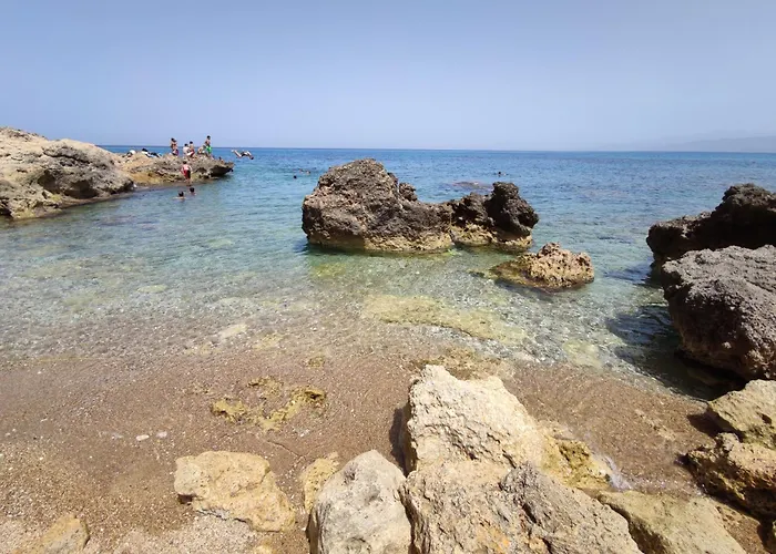 στούντιο σε πέτρινο σπίτι, κοντά σε παραλία