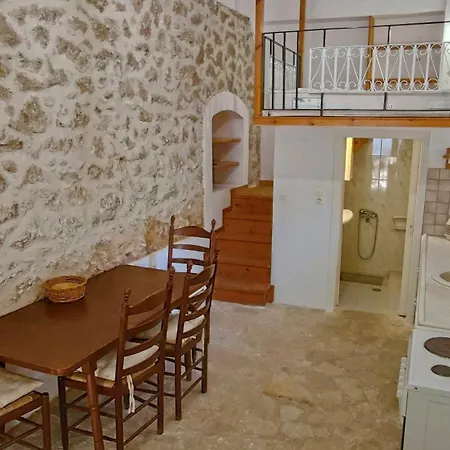 Apartman στούντιο σε πέτρινο σπίτι, κοντά σε παραλία *