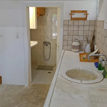 στούντιο σε πέτρινο σπίτι, κοντά σε παραλία *