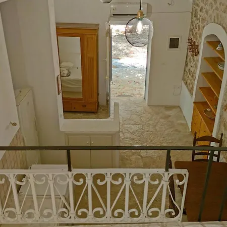 στούντιο σε πέτρινο σπίτι, κοντά σε παραλία * Kyparissia