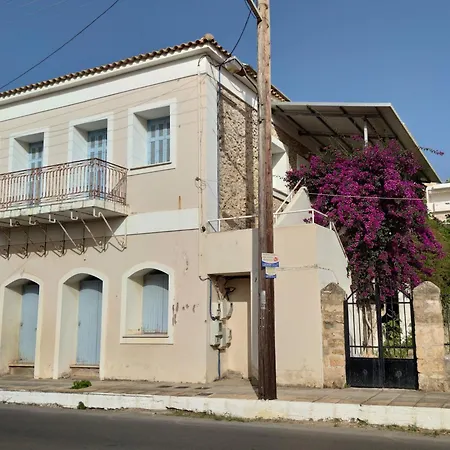 στούντιο σε πέτρινο σπίτι, κοντά σε παραλία * Kyparissia