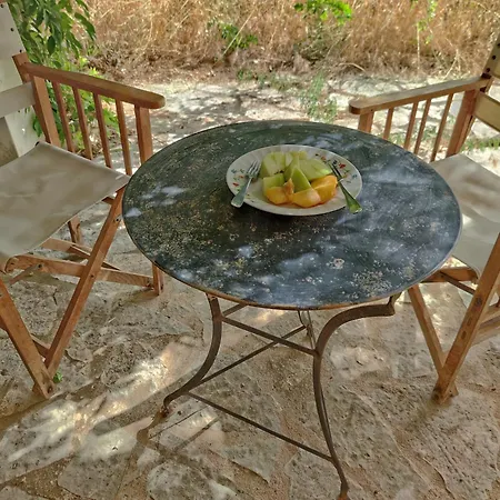 στούντιο σε πέτρινο σπίτι, κοντά σε παραλία