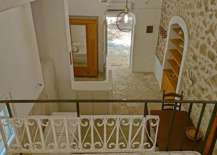 στούντιο σε πέτρινο σπίτι, κοντά σε παραλία * Kyparissia