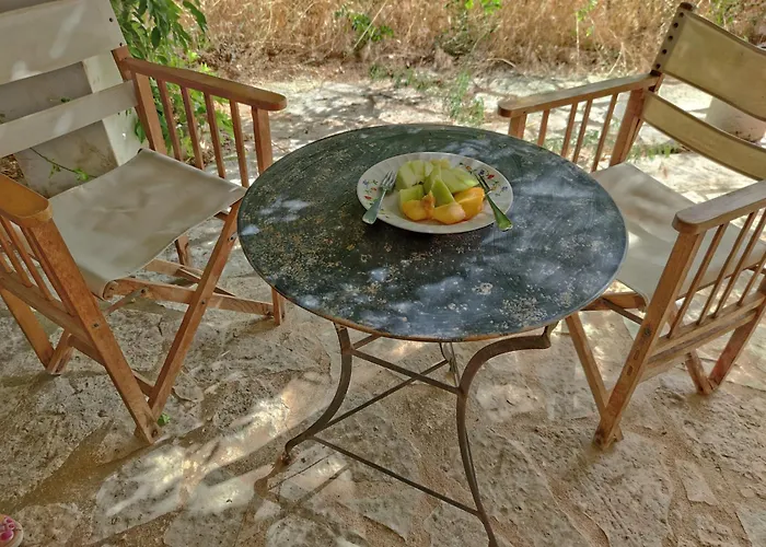 στούντιο σε πέτρινο σπίτι, κοντά σε παραλία